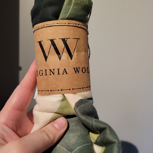 Brand new Virginia Wolfe Wrap - Picture 4 of 4